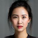 Porträt von Lina Jung, Grafikdesign und Branding Expertin.